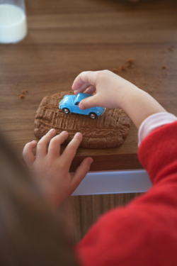 Petite Voiture Bleue Speculoos Fille Sucre Canne Speculoos Table Noel Maison Dandoy
